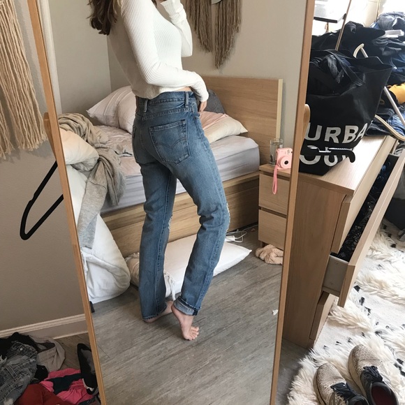 Levis high waisted distressed knee jeans - Picture 8 of 8